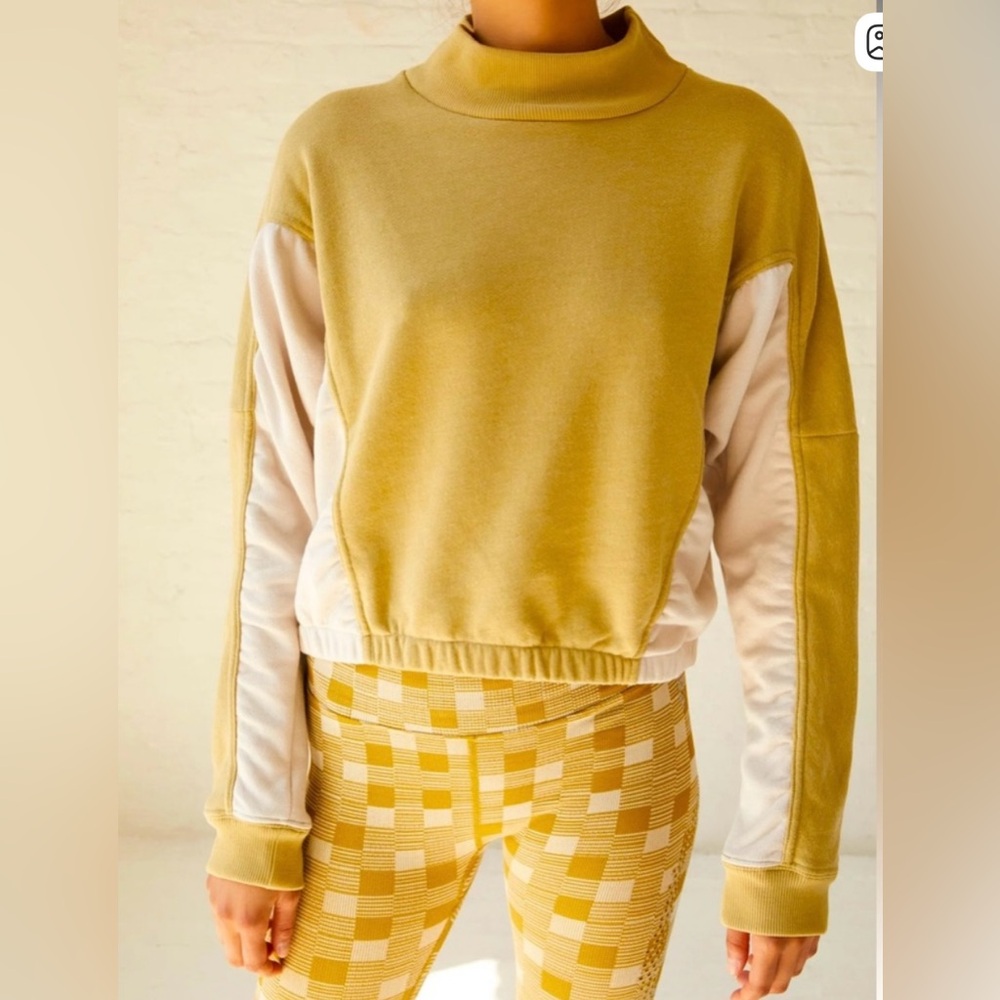 FP Movement Patched Up Pullover
Sweatshirt Honey Wheat Combo small - Picture 3 of 13